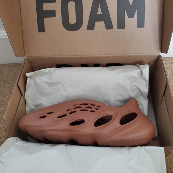 Yeezy foam runner Clay Red NWT - Picture 7 of 8